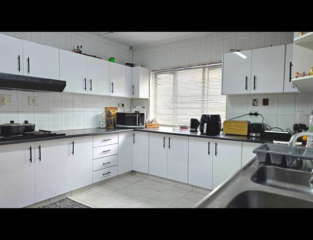 3 BEDROOM FREEHOLD FOR SALE IN SHALLCROSS